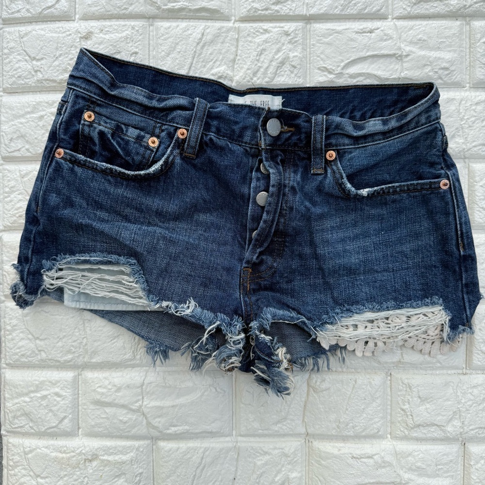 free People OB585971 Daisy Chain Lace Denim Shorts 27